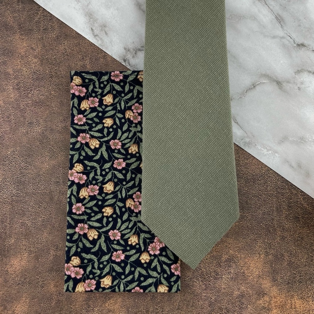 Men’s Autumn Sage Necktie & Dark Navy Floral Pocket Square Set